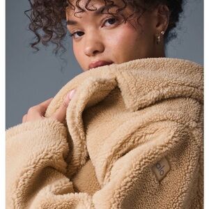 ALO Yoga Teddy Sherpa Jacket in Camel